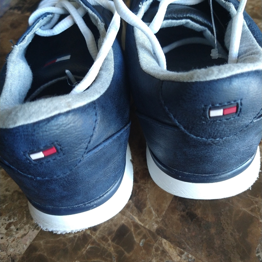 Tommy Hilfiger sneakers size 5 - Picture 2 of 5